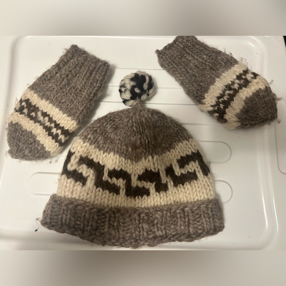 Vintage Authentic Cowichan Knitted Toque and Mittens - Wool - AS IS